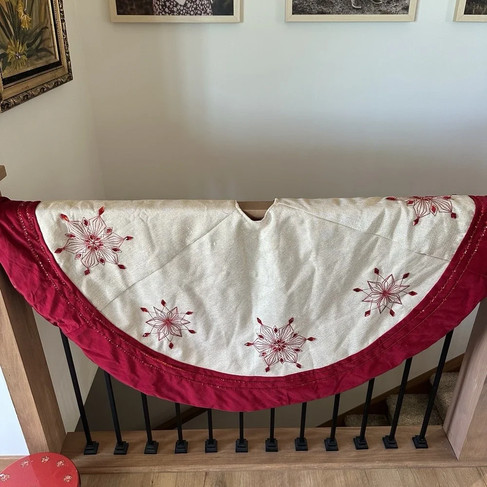 VTG Red Tan Round Velvet Trim Beaded Snowflake Accent Christmas Tree Skirt 55
